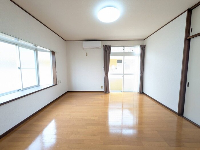 物件内観写真2　(居室)