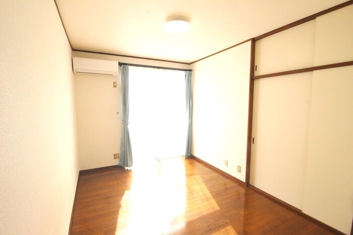 物件内観写真3　(居室)