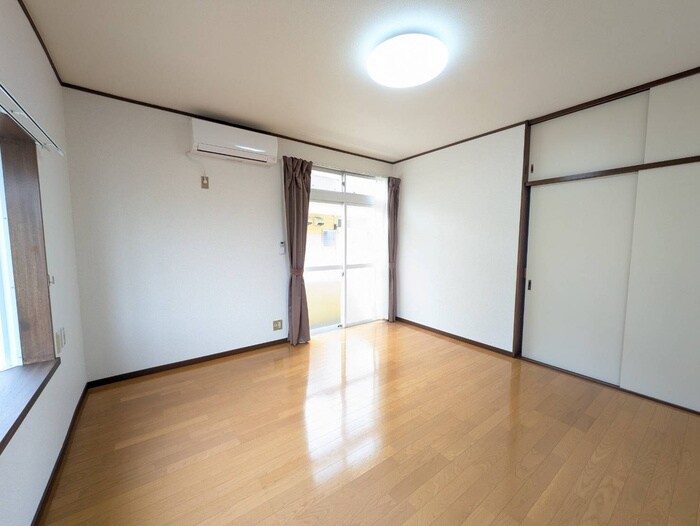 物件内観写真3　(居室)