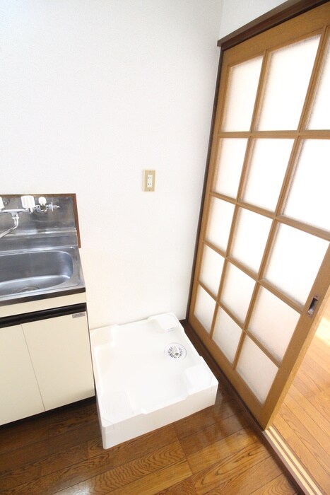 物件内観写真8　(洗濯機置場)