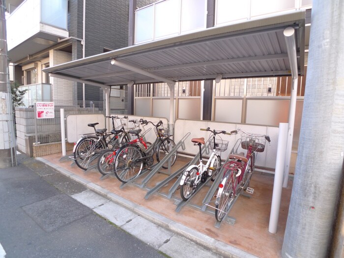 物件外観写真3　(駐輪場)