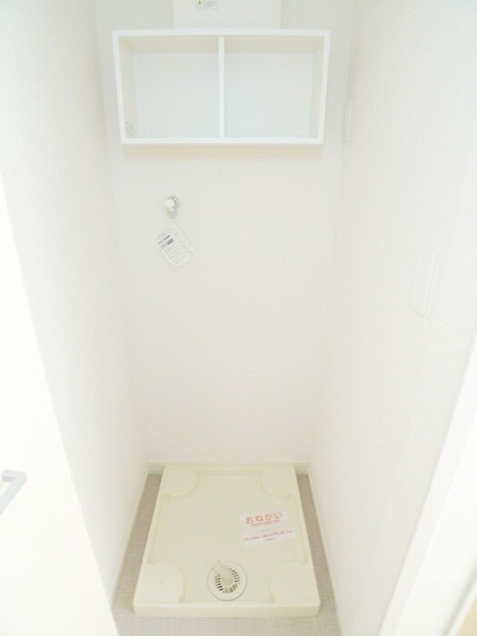 物件内観写真12　(洗濯機置場)