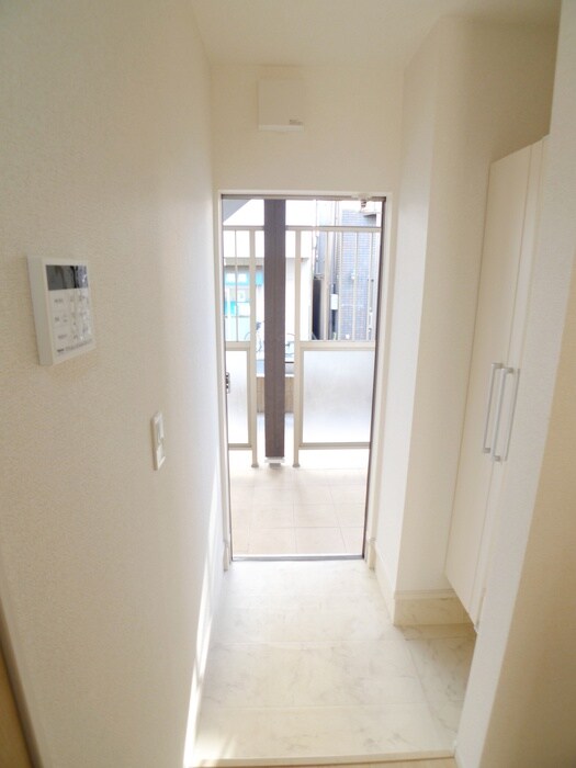 物件内観写真14　(玄関)