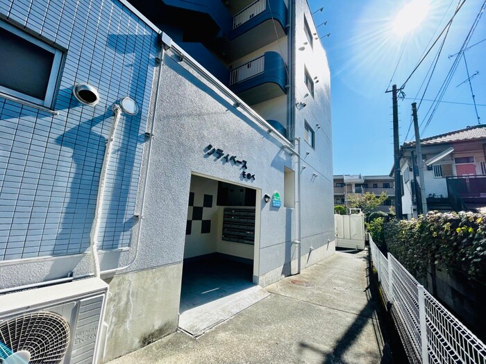 物件外観写真3　(エントランス部分)