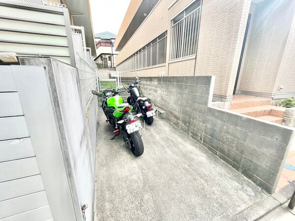 バイク置き場