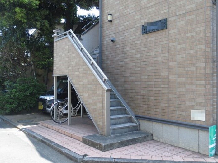 物件外観写真4　(エントランス部分)