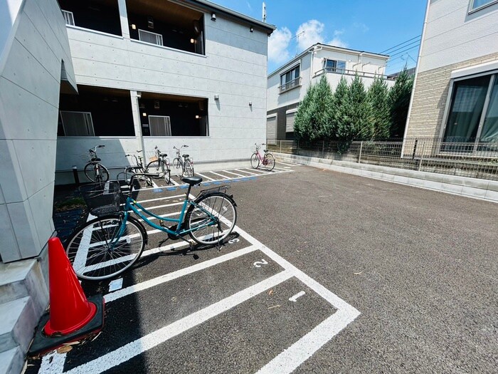 物件外観写真3　(駐輪場)