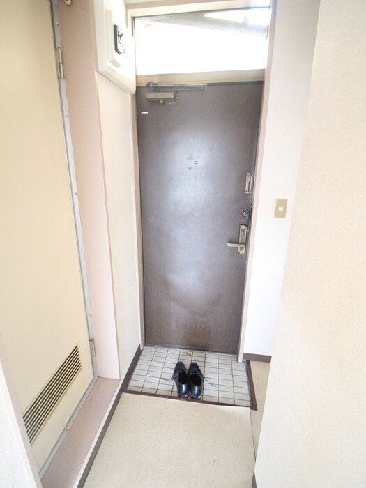 物件内観写真17　(玄関)