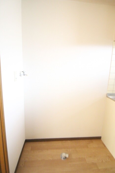 物件内観写真16　(洗濯機置場)