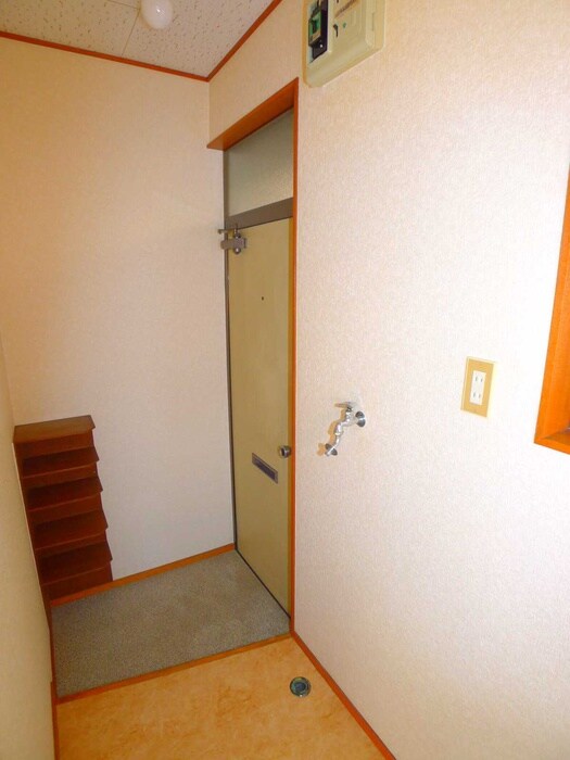 物件内観写真16　(玄関)