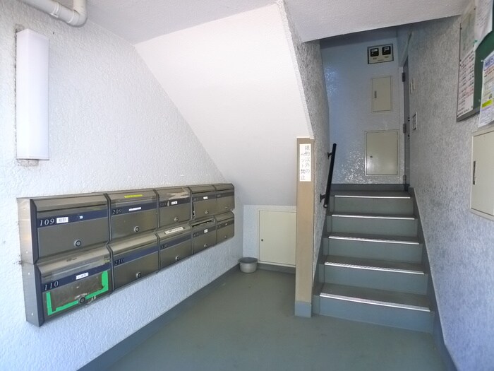 物件外観写真4　(エントランス部分)