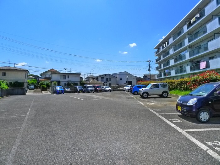 物件外観写真5　(駐車場)