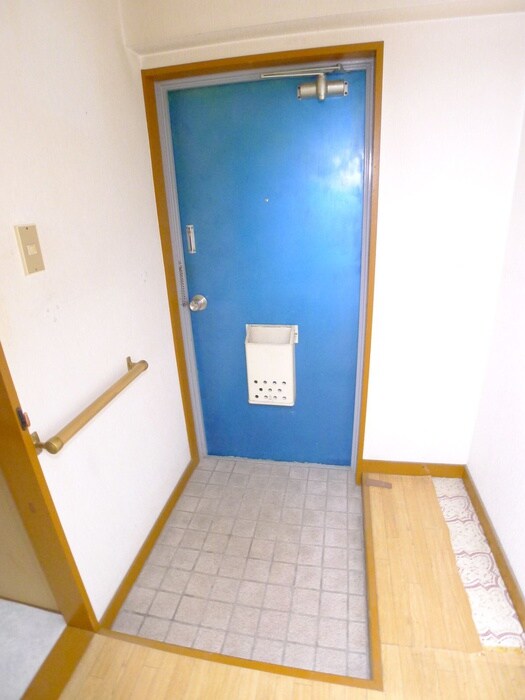 物件内観写真16　(玄関)