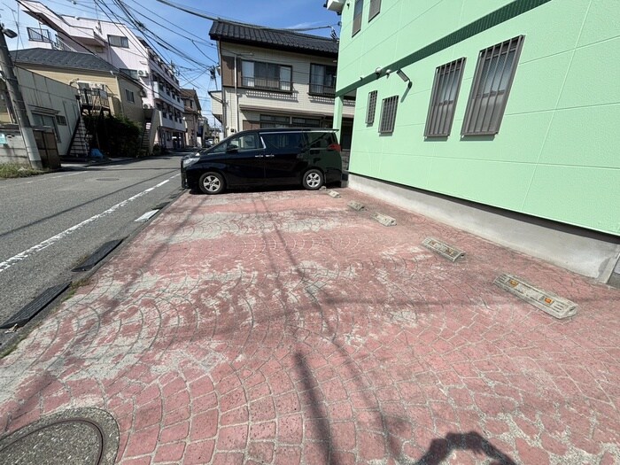 物件外観写真6　(駐車場)
