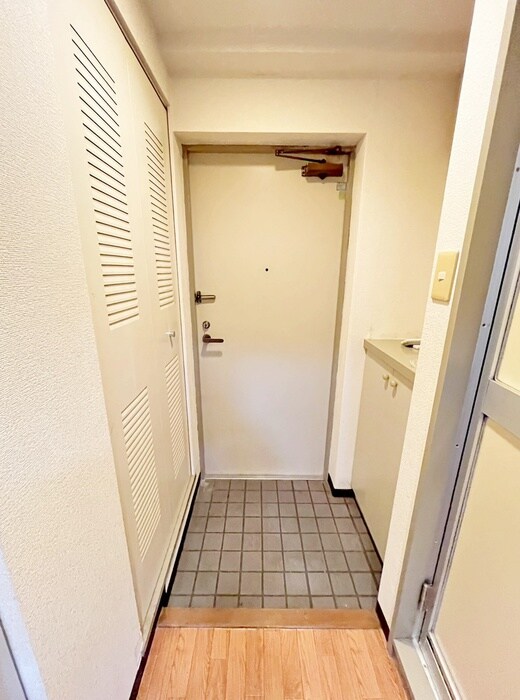 物件内観写真12　(玄関)