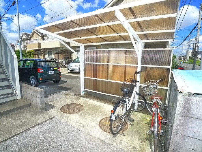 物件外観写真2　(駐輪場)