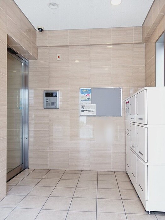 物件外観写真2　(エントランス部分)