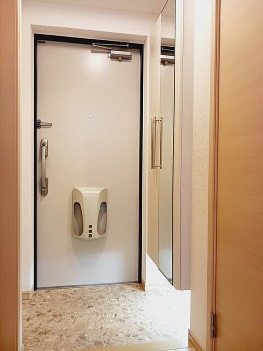 物件内観写真10　(玄関)