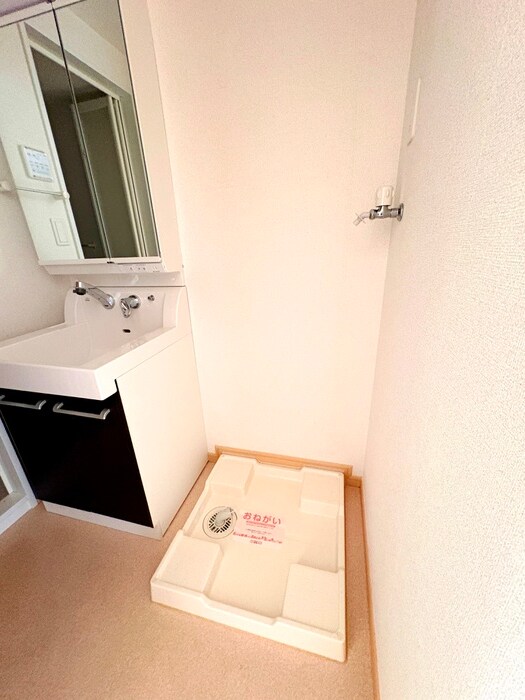 物件内観写真11　(洗濯機置場)