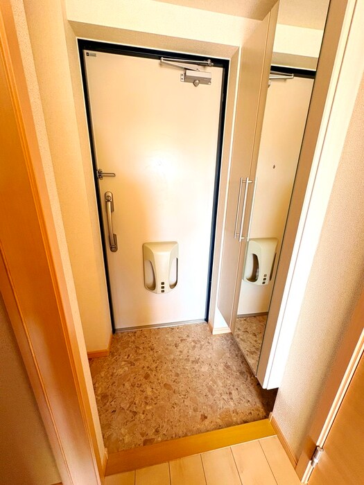物件内観写真16　(玄関)