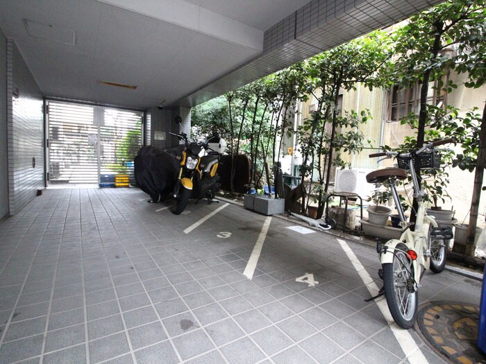 物件外観写真4　(駐輪場)