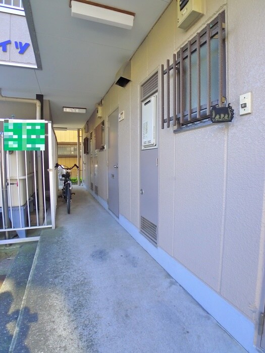 物件外観写真3　(エントランス部分)