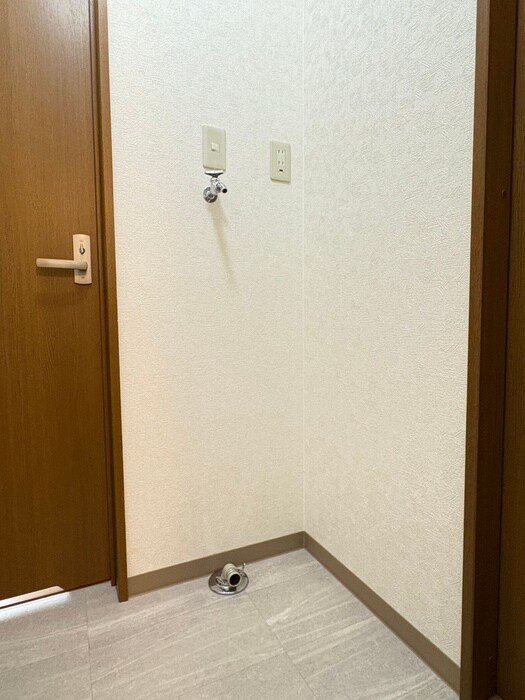 物件内観写真16　(洗濯機置場)