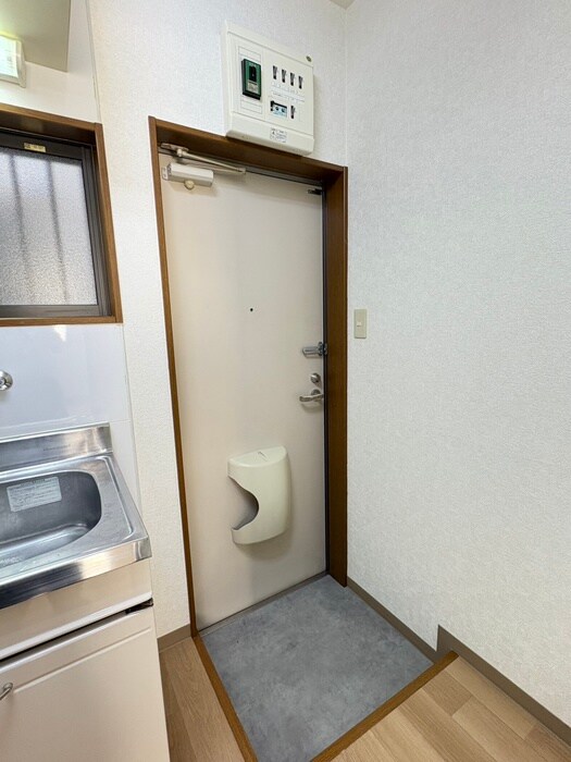 物件内観写真17　(玄関)