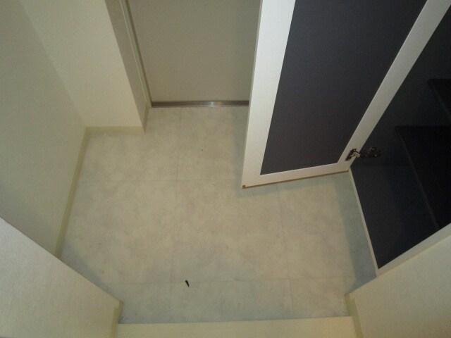 物件内観写真16　(玄関)