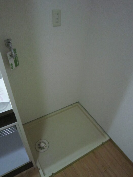 物件内観写真8　(洗濯機置場)