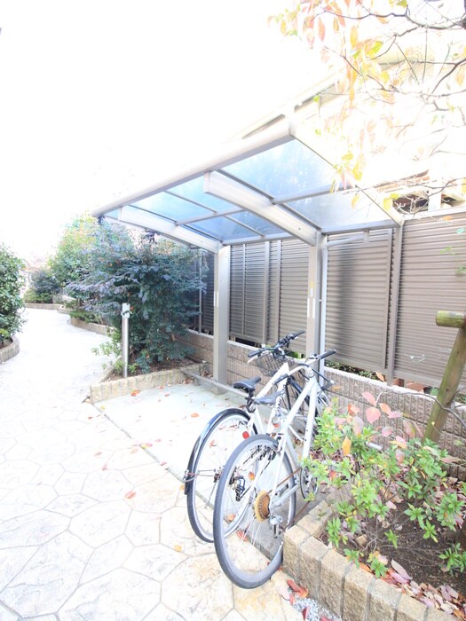 物件外観写真4　(駐輪場)