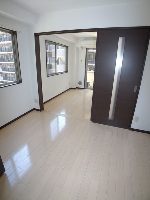 物件内観写真5　(室内からの展望)