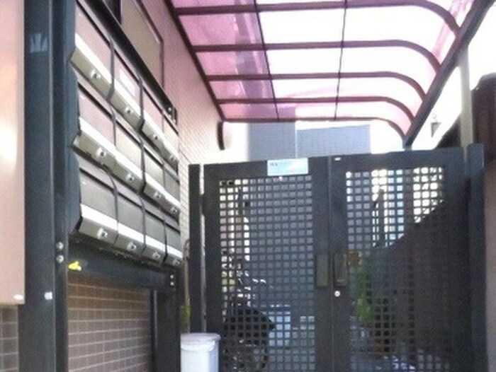 物件外観写真5　(エントランス部分)