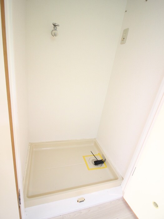 物件内観写真12　(洗濯機置場)