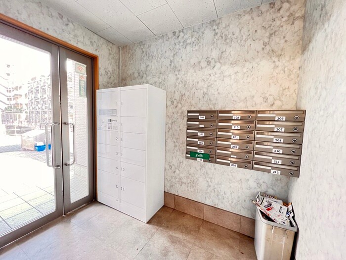 物件外観写真3　(エントランス部分)