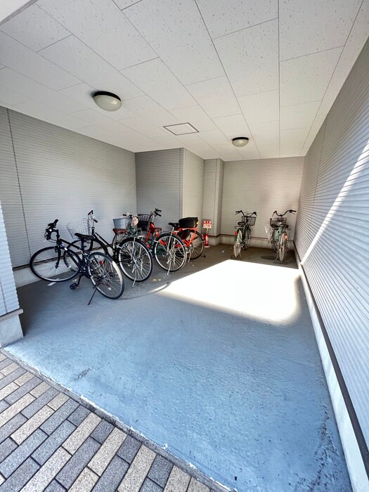 物件外観写真4　(駐輪場)