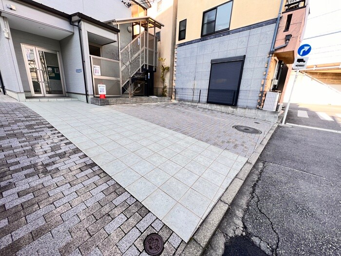 物件外観写真5　(駐車場)