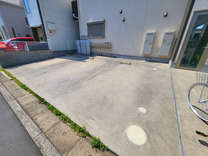 物件外観写真4　(駐車場)