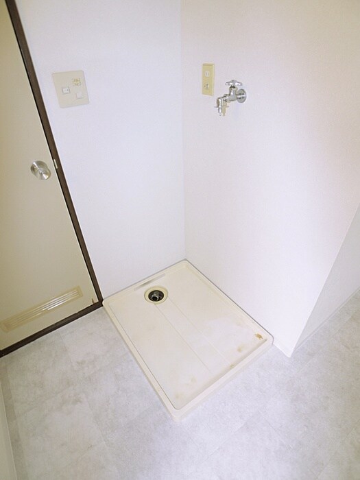 物件内観写真16　(洗濯機置場)