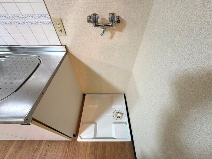 物件内観写真11　(洗濯機置場)