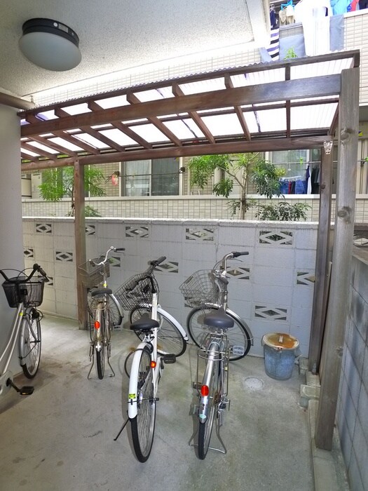 物件外観写真4　(駐輪場)