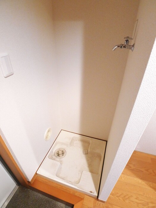 物件内観写真16　(洗濯機置場)