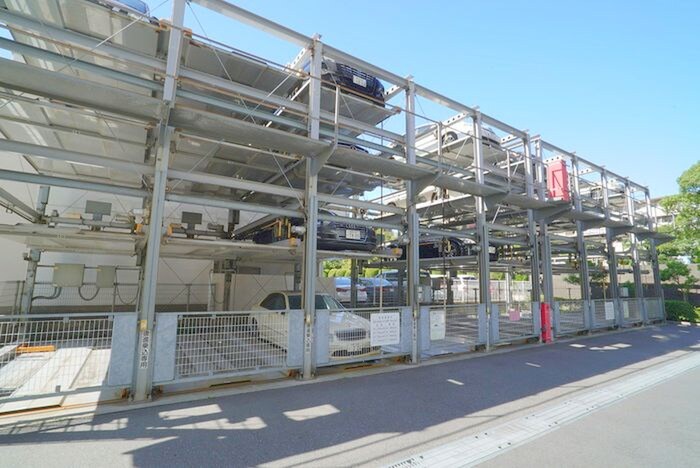 物件外観写真5　(駐車場)