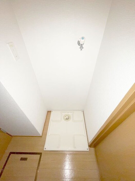 物件内観写真12　(洗濯機置場)