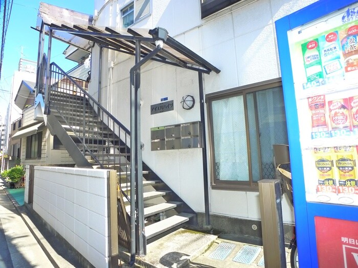 物件外観写真4　(エントランス部分)