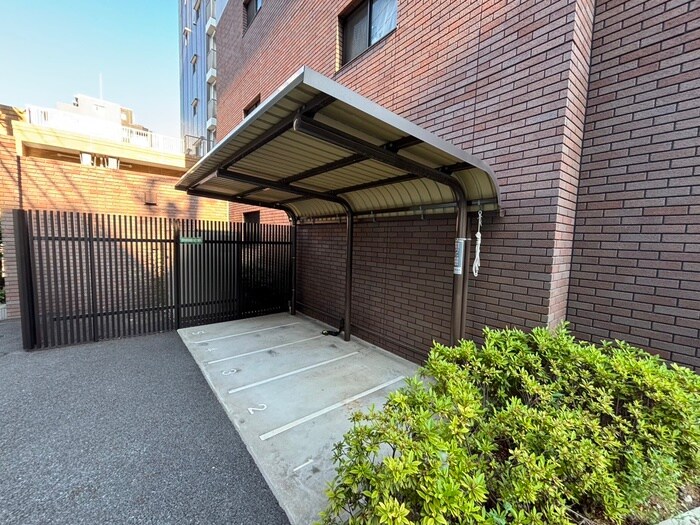 物件外観写真5　(バイク置き場)