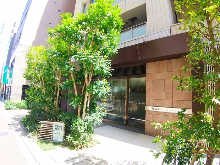 物件外観写真2　(エントランス部分)