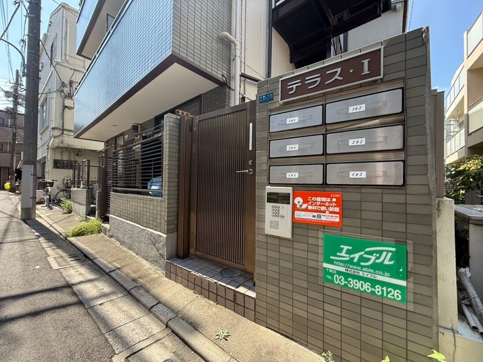 物件外観写真2　(エントランス部分)