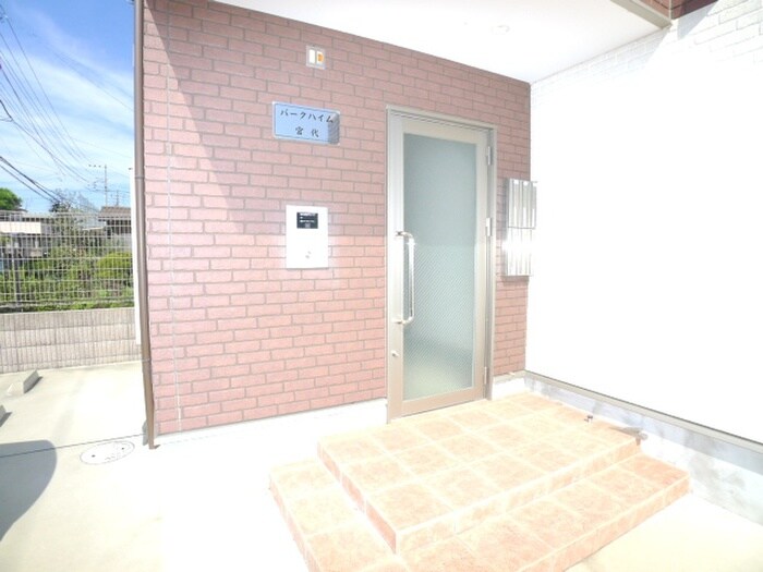 物件外観写真3　(エントランス部分)