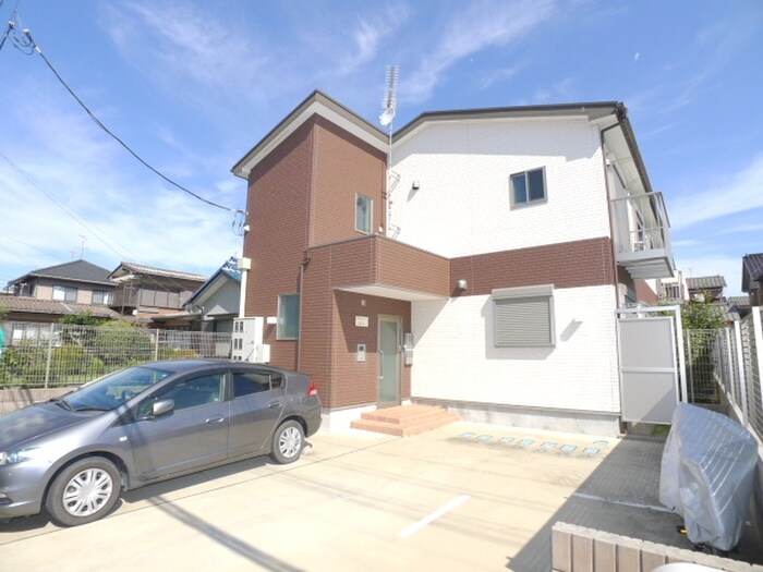 物件外観写真4　(駐車場)